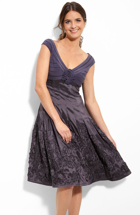 Adrianna Papell Women's Rosette Detail Dress Sz 4